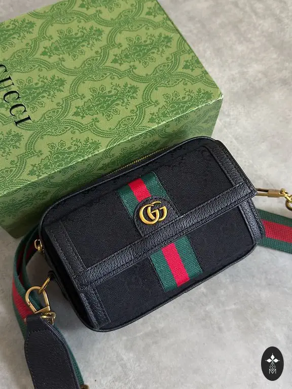 Sac Bandoulière Noir à Bande Verte & Rouge – Style Premium
